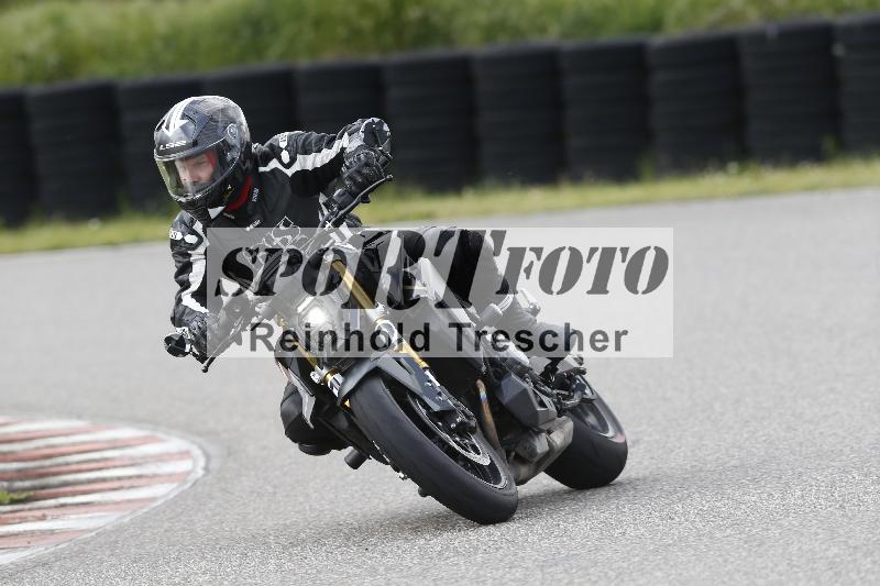 /Archiv-2025/09 22.04.2025 Cornu Master School ADR/rot-rouge/12